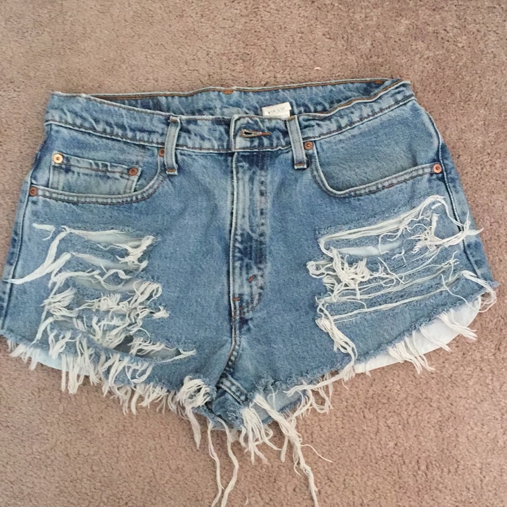 Urban Outfitters Levi distressed shorts!!